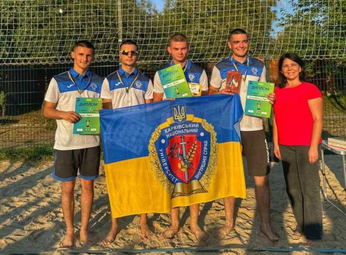 Срібна перемога у змаганнях із волейболу