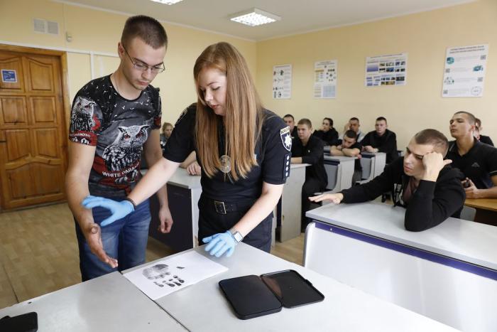 Криміналістичне дослідження документів і письма (способи виявлення підробки документів) – тема бінарного заняття