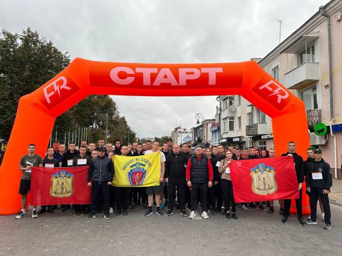 Шаную воїнів, біжу за Героїв України