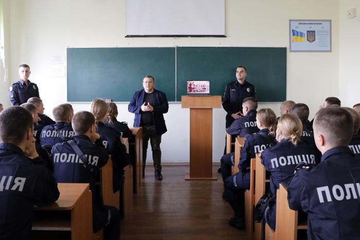 Першокурсникам – про наукову діяльність