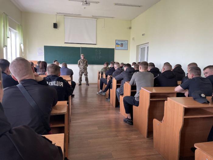 Боєць підрозділу КОРД зустрівся із курсантами університету