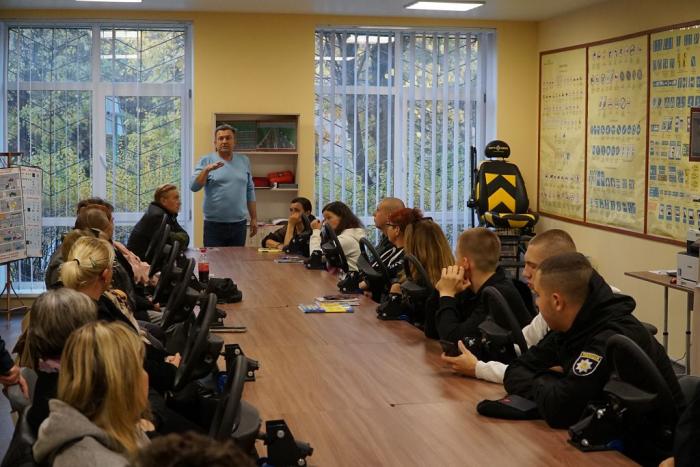 Теоретичний курс навчання розпочинає нова група слухачів Автошколи для осіб з інвалідністю ХНУВС
