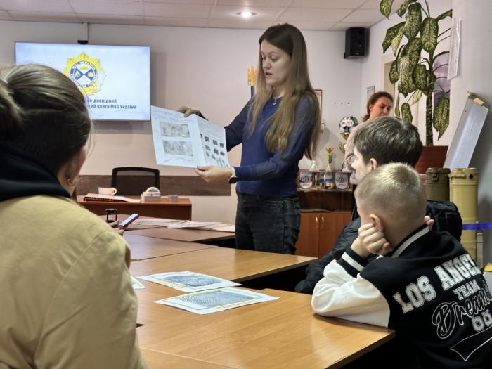 Старшокласникам розповіли про роботу криміналіста і судового експерта