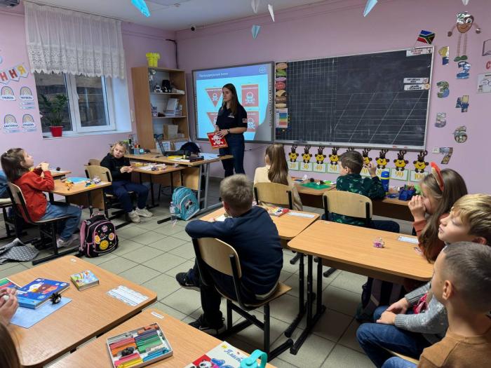 Ознайомчі лекції з попередження ризиків від вибухонебезпечних предметів