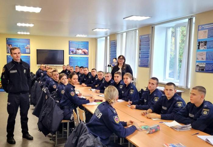 Бінарне заняття за темою «Культура усного фахового спілкування правоохоронця»