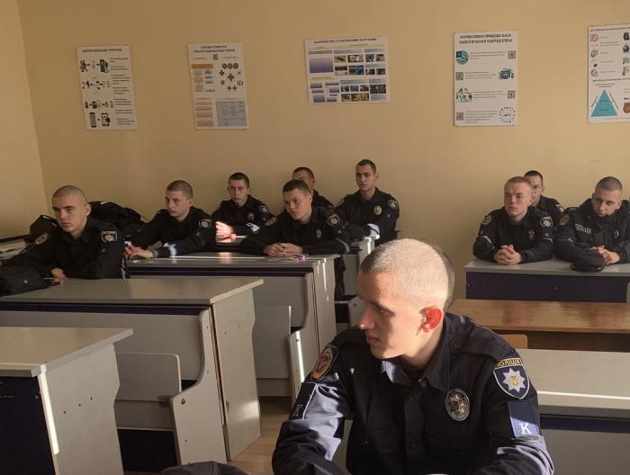 Бінарне заняття за участі патрульного поліцейського