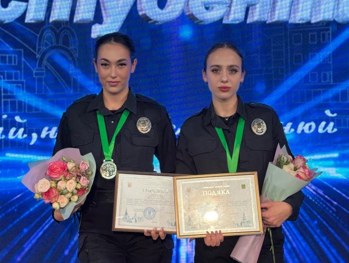 Курсантки ХНУВС отримали відзнаки від Харківського міського голови Ігоря Терехова