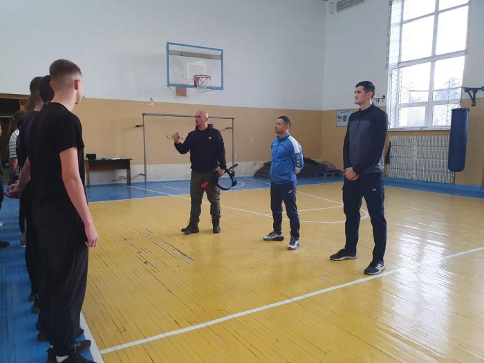 Бінарне заняття зі спеціальної фізичної підготовки за темою «Ситуації під час застосування заходів примусу»