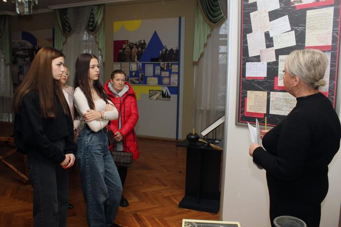 Перегляд виставки до Дня пам’яті жертв Голодомору