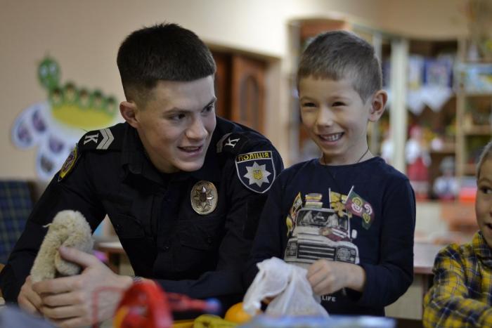 Курсанти відвідали малюків Вінницького навчально-реабілітаційного центру «Гніздечко»