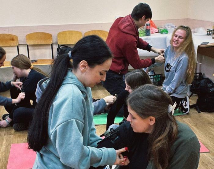 Оволодіння навичками надання першої домедичної допомоги