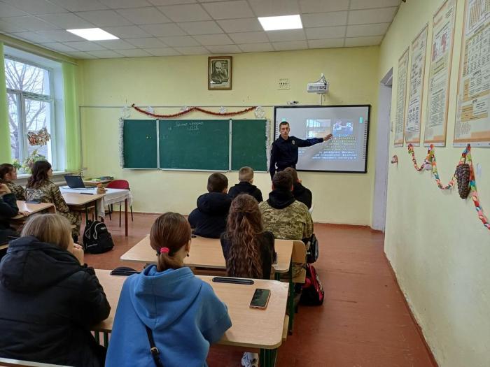 Першокурсники ННІ №2 провели профорієнтаційні зустрічі зі старшокласниками