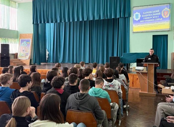 Випускникам ліцею – про безпеку на дорозі