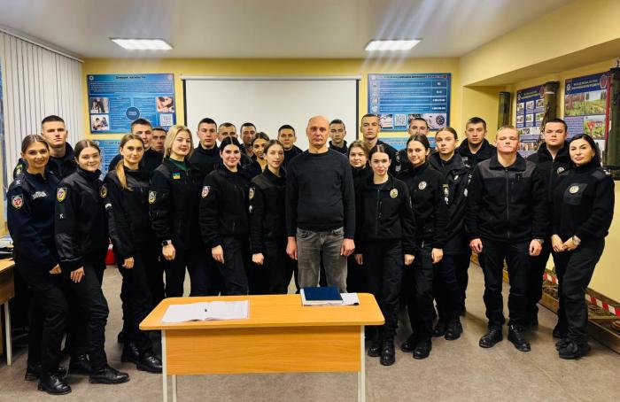 Бінарне заняття за участі оперативного працівника поліції