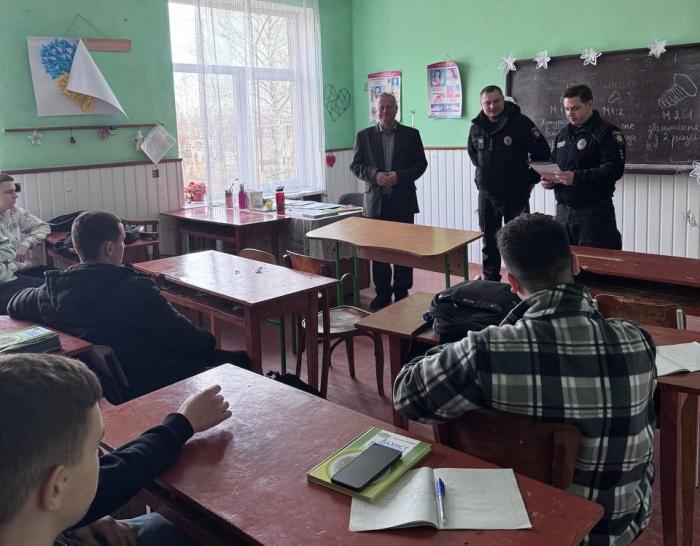 For high school students of Transcarpathia - about the specifics of the work of a police officer