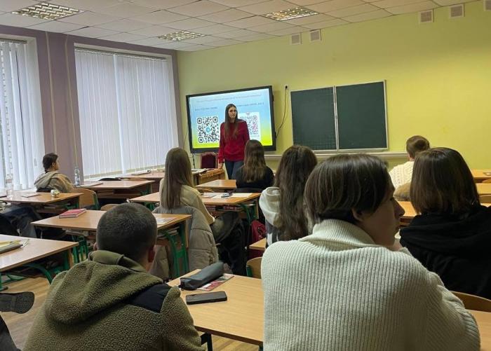 Учням ліцею №4 в м. Хмільник – про навчання в ХНУВС