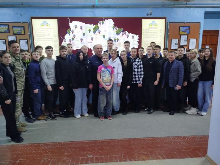 Ректор Валерій СОКУРЕНКО поспілкувався з вихованцями Державного ліцею з посиленою військово-фізичною підготовкою «Слобожанський»
