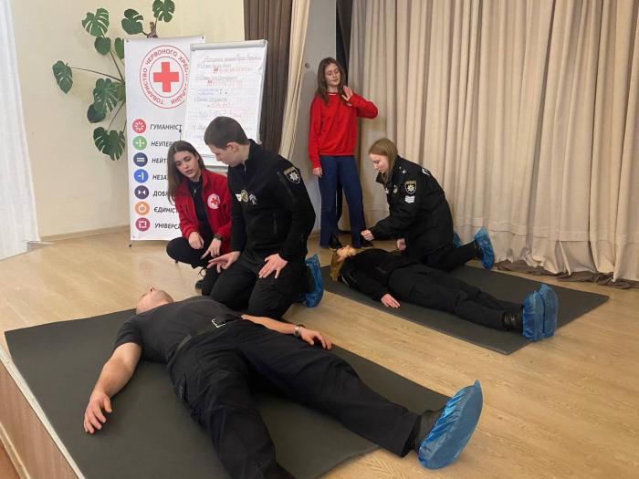 Курсанти ННІ №1 пройшли тренінг з надання першої допомоги, організований Товариством Червоного Хреста України
