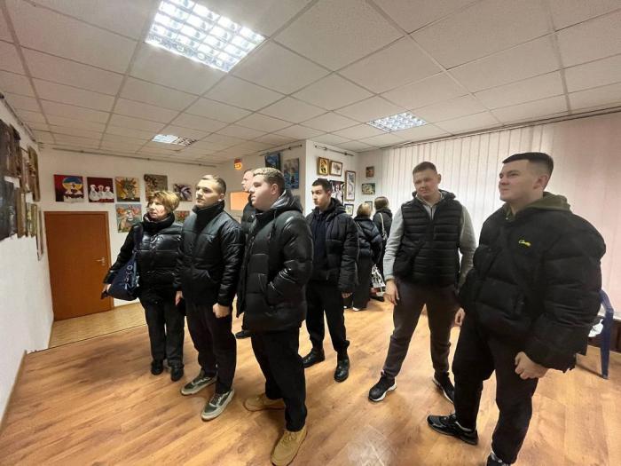 Молодь університету відвідала виставку живопису та декоративно-прикладного мистецтва