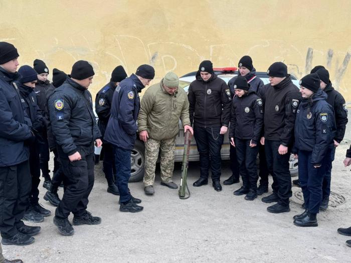 Тактика дій поліцейського у разі виявлення вибухонебезпечного предмета – тема бінарного заняття