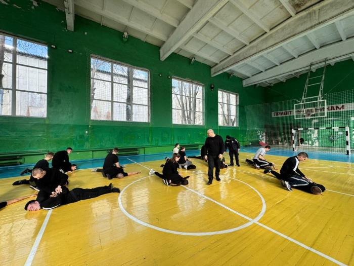 Курсанти відпрацювали прийоми затримання правопорушника