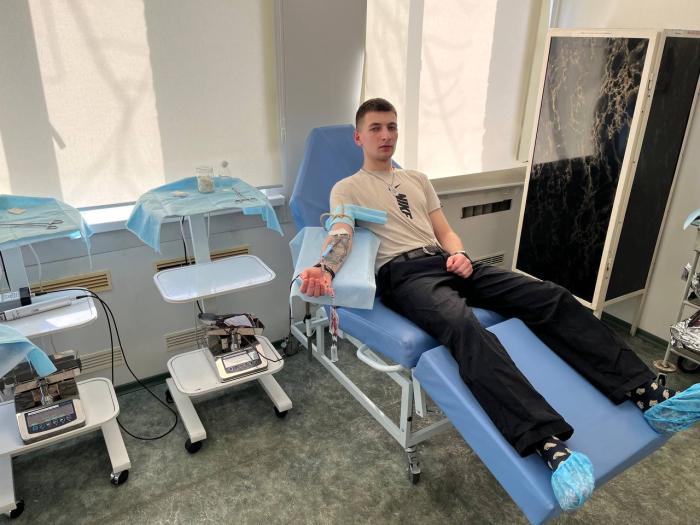 Долучайтеся до донорства крові та станьте героєм для того, хто цього потребує!