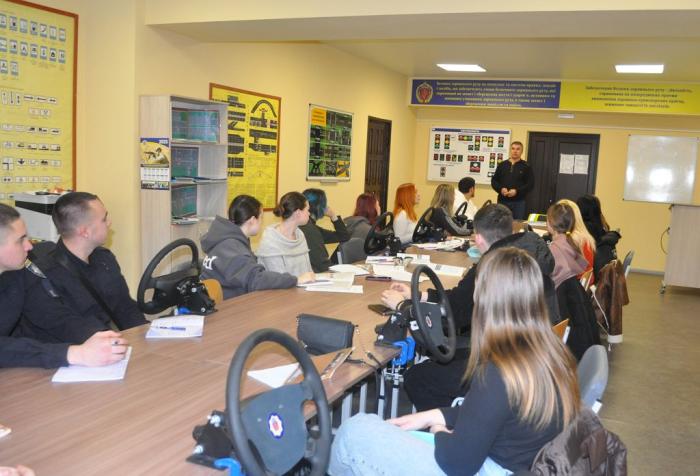 В Автошколі ХНУВС розпочалися заняття для нової групи