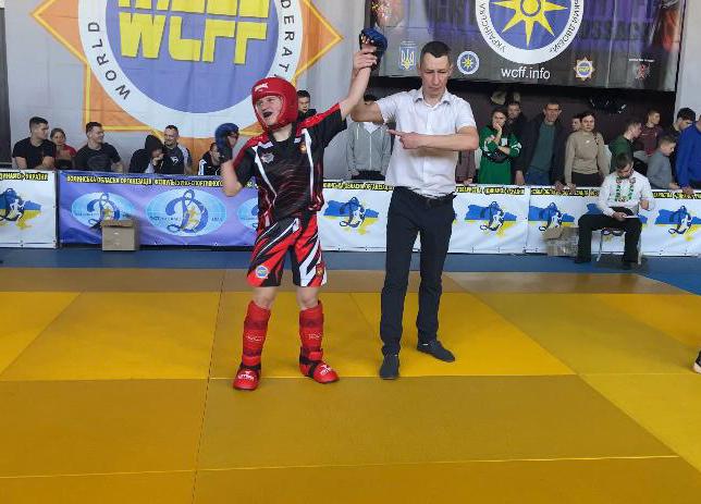 Перемога студентки Дарини ОМЕЛЬЧЕНКО у змаганнях із козацького двобою