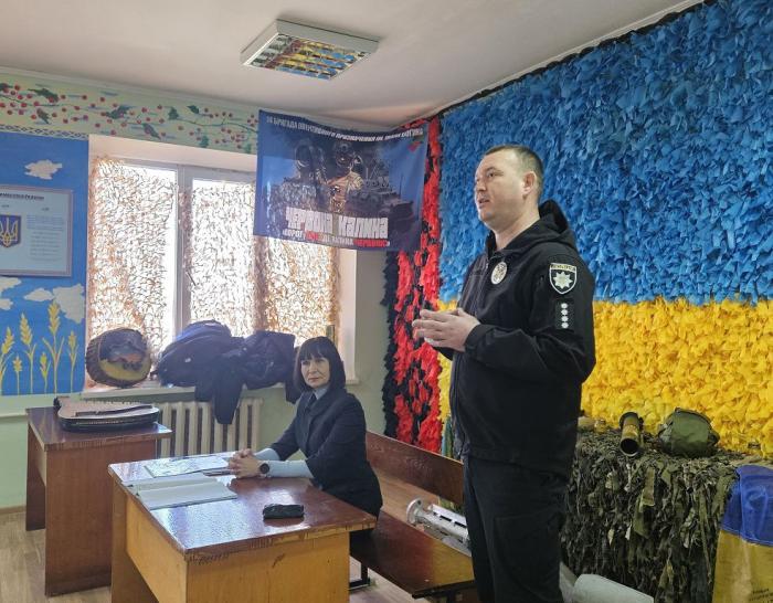 Основні елементи соціальної структури суспільства – тема бінарного заняття