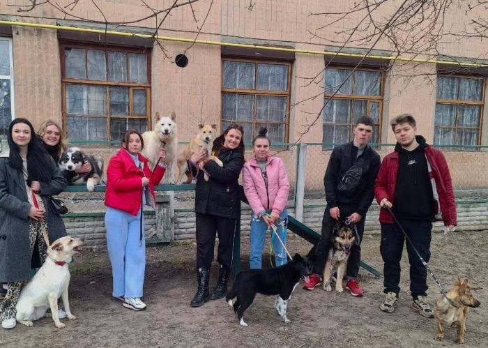 Волонтери ННІ №5 провели день із вихованцями притулку для тварин