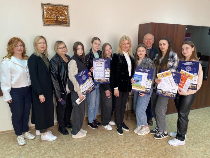 Переможці та кращі учасники конкурсу «Фінансова абетка» отримали дипломи, подарунки та сертифікати