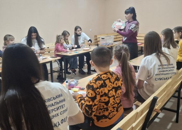 Майстер-клас «Вірю в ЗСУ»: студентська молодь підтримала акцію для захисників Сумщини