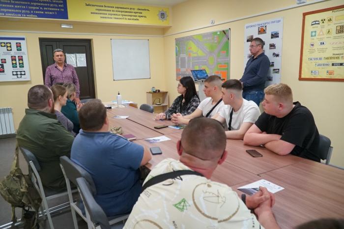 Нова група слухачів розпочала теоретичне навчання у безбар’єрній автошколі ХНУВС