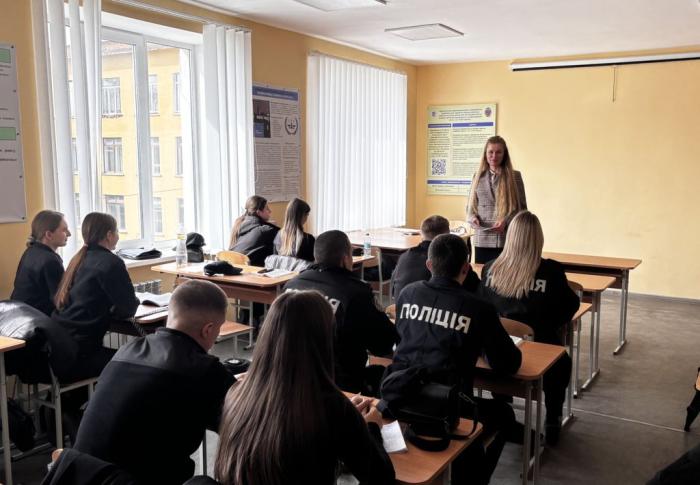 Проведено інформаційно-виховну годину на тему «Правила поведінки поліцейських у громадських місцях»