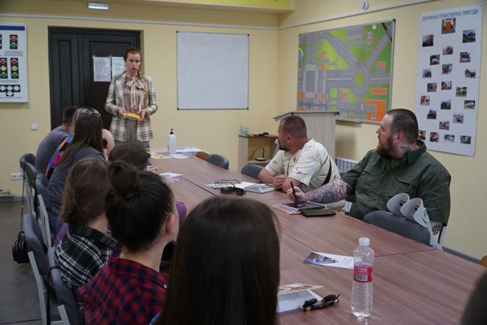 Консультативна зустріч зі слухачами безбар’єрної автошколи ХНУВС