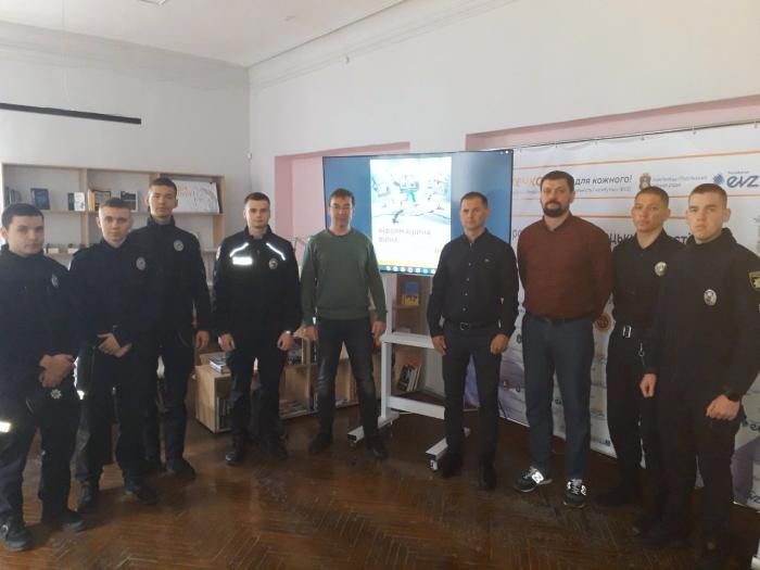 Інформаційна війна: як не стати інструментом в руках ворога 