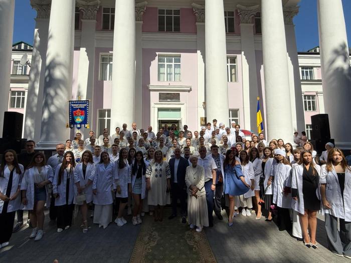 Перший проректор ХНУВС Віктор ВАСИЛЕНКО привітав молодь ВНМУ з посвятою в студенти