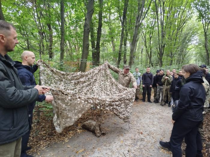 Engineering training of a police officer to perform service and combat tasks
