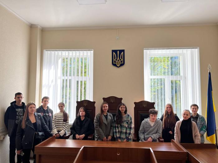 Студенти ознайомилися з роботою адміністративного суду