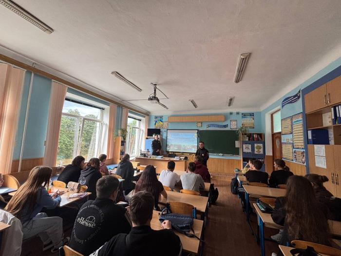 KhNUIA cadets told lyceum students about security in the digital space
