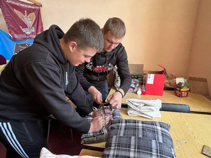 Здобувачі освіти взяли участь у зборі речей для військових