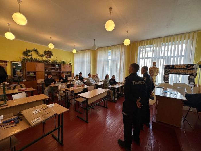 Першокурсники відвідали рідні школи