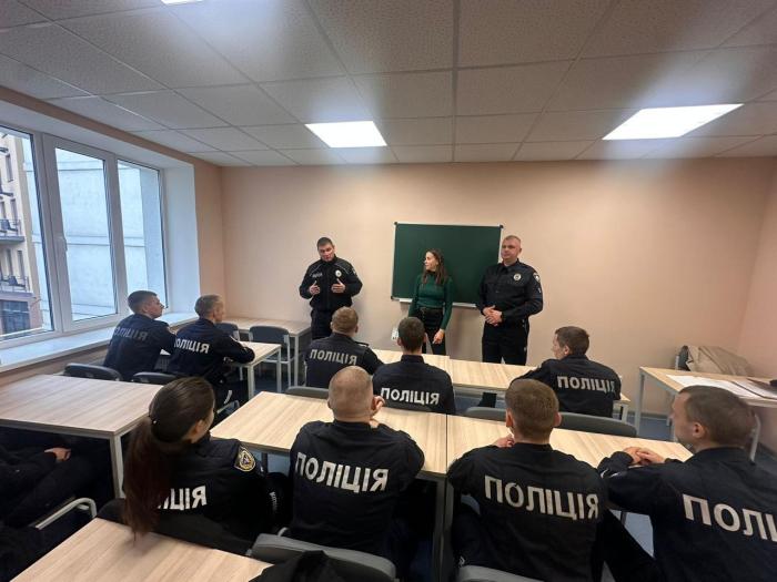 Бінарне заняття за участі практичних працівників поліції
