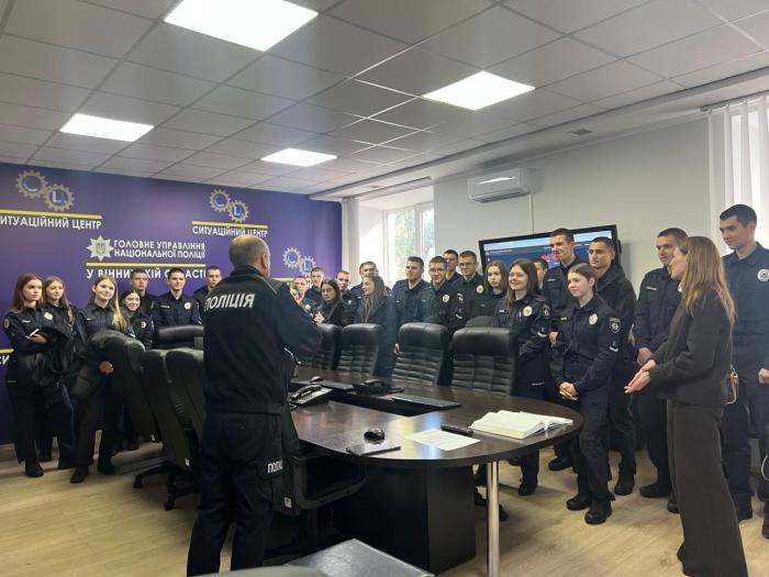 Майбутні офіцери дізналися, як працює Ситуаційний центр поліції у Вінниці