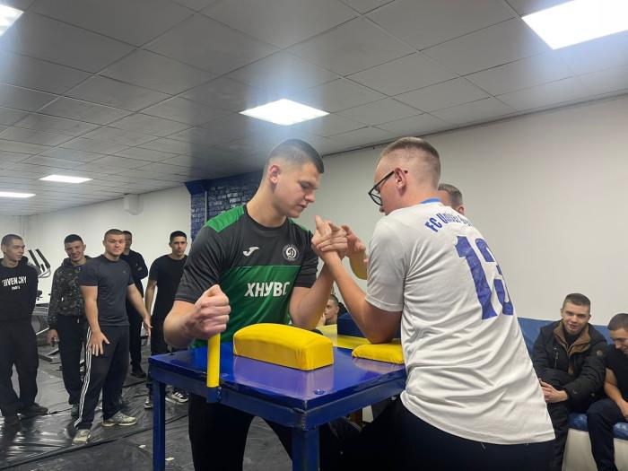 «Битва сталевих рук»: у ННІ №3 визначили найсильніших курсантів
