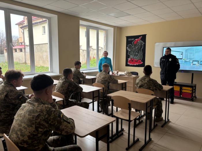 Ліцеїстів Кам’янця-Подільського ознайомили з освітніми можливостями ХНУВС