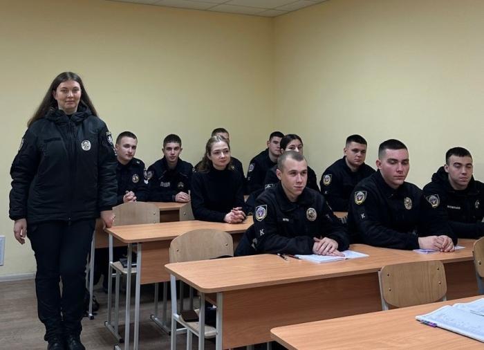 Поєднання теорії трудового права та практики поліцейської служби