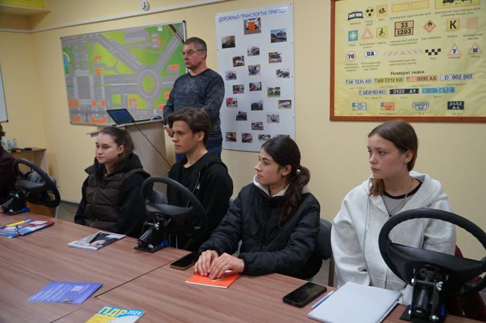 Безбар’єрна автошкола розпочала новий курс для тих, хто прагне впевнено сісти за кермо