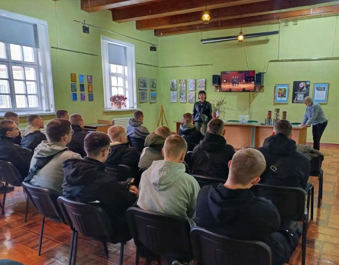 Першокурсники відвідали виставку Героя України Мамуки МАМУЛАШВІЛІ 