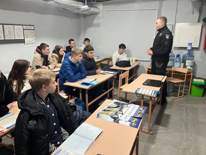 Діалог про майбутнє: старшокласники Конотопа зустрілися з курсантом ХНУВС